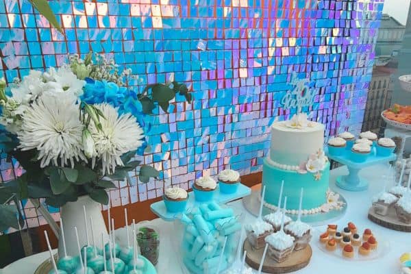 Shimmerwall azul en mesa de dulces